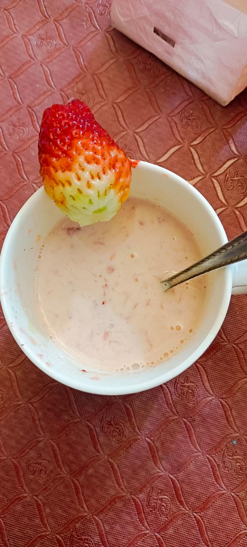 自制草莓奶昔步骤_新鲜处理与黄金比例 自制草莓奶昔步骤_新鲜处理与黄金比例