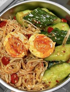 黄瓜干豆腐金针菇凉拌菜做法_黄瓜干豆腐金针菇凉拌菜，清爽美味，百吃不腻！