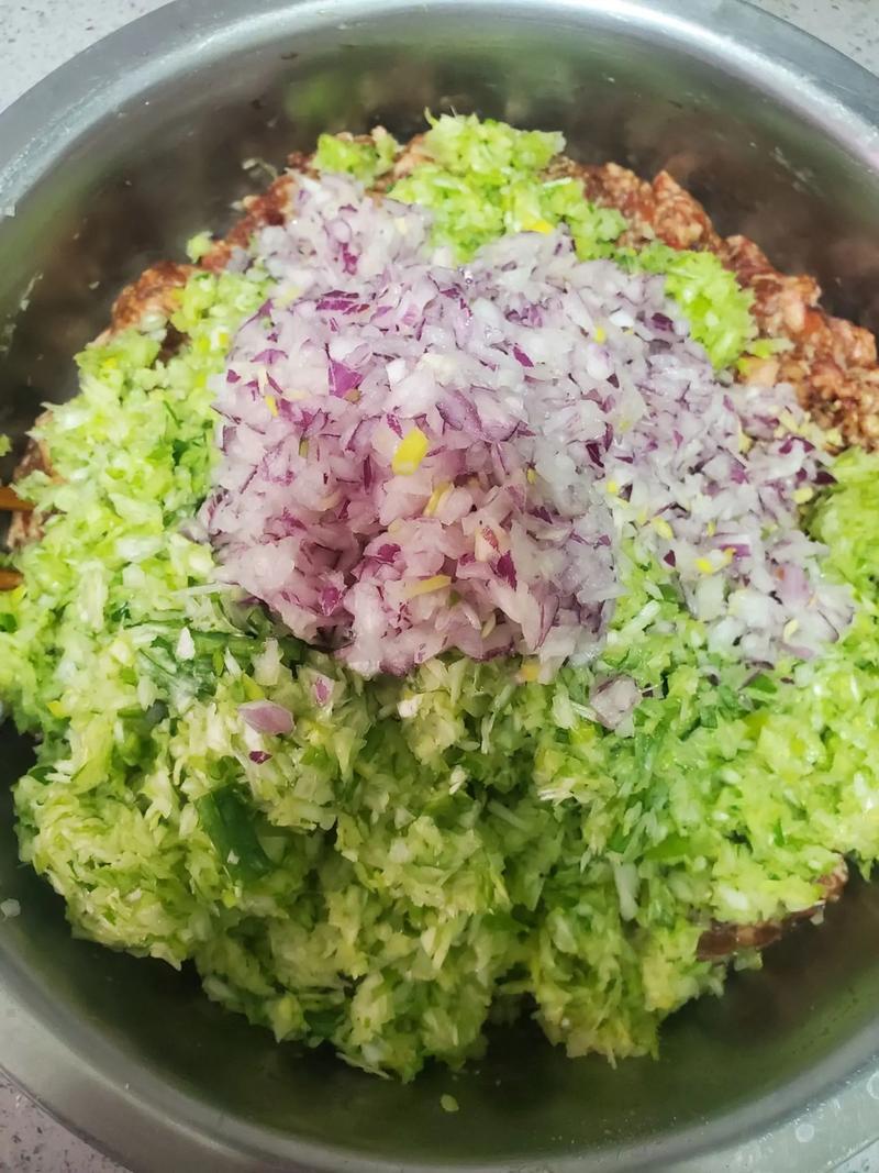 大葱肉饺子馅做法大全_肥瘦相间,大葱腌制,油蛋调和,水煮技巧 大葱肉饺子馅做法大全_肥瘦相间,大葱腌制,油蛋调和,水煮技巧