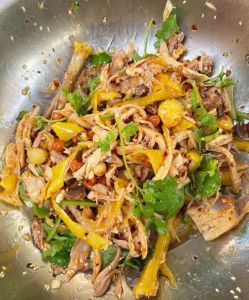 脆皮手撕鸡的正宗做法_脆皮配料调配全攻略