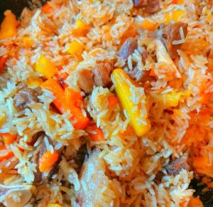 新疆羊肉手抓饭做法_精选食材，掌握技巧