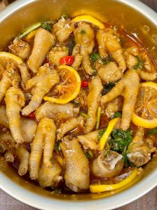 网红柠檬凤爪正确做法_柠檬腌凤爪，酸辣开胃，做法简单！