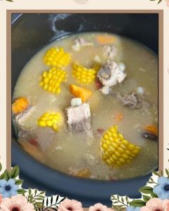 玉米炖大骨头家常做法_排骨玉米汤，家常美味营养