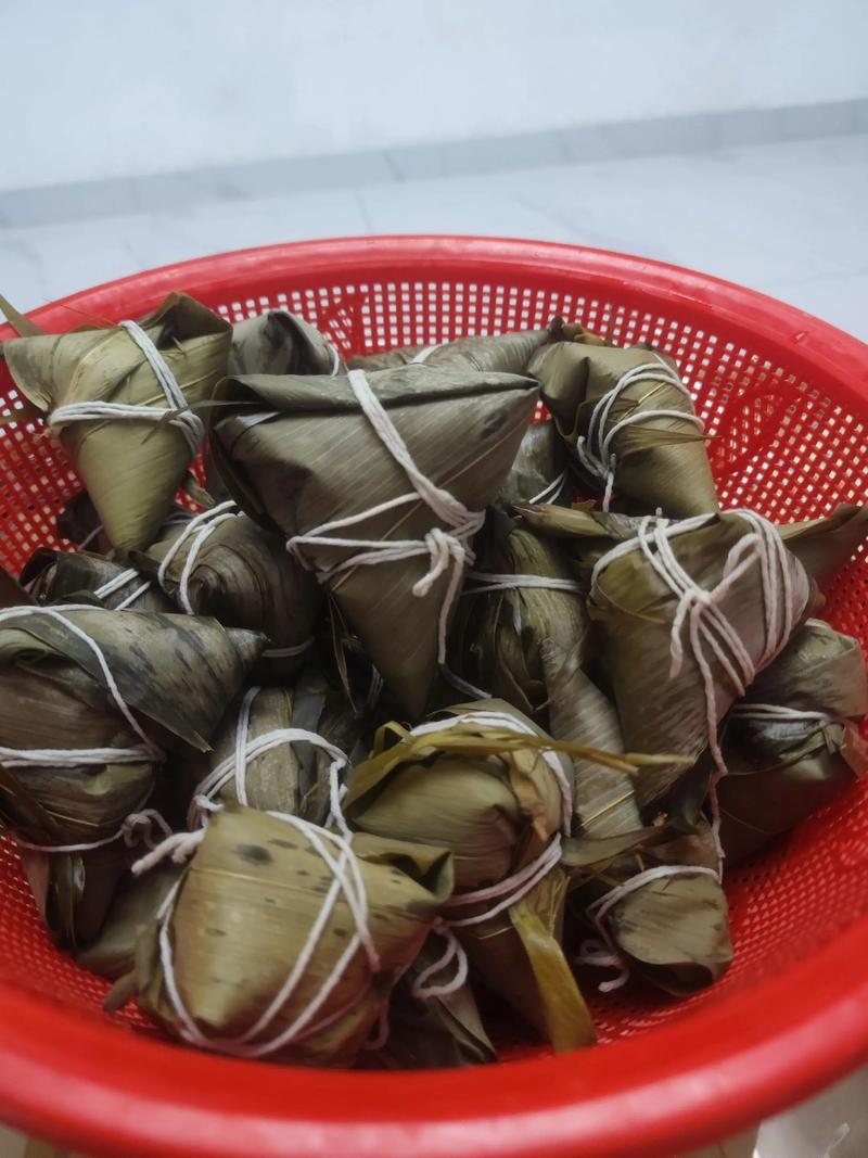 广东三角油炸粽做法_韧叶漏斗形，不漏馅，炸着吃更香！