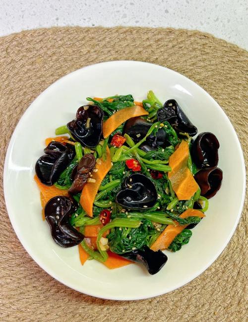 芥末糖醋木耳凉菜的做法_凉拌木耳加芥末，爽脆开胃家常菜