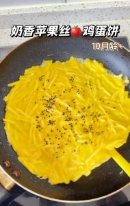 正宗苹果饼的做法_面糊酸奶稠，金黄外酥里软