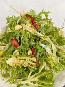 凉拌苦菊的做法酸甜_酸甜料汁脆花生，爽口开胃