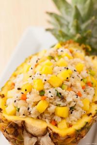 菠萝蒸糯米饭最简单的做法_简单美味，唤醒食欲！