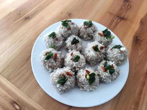 糯米团子家常做法_咸鲜小笋或红豆沙，蒸煮油炸风味佳