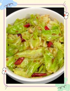 干炒包菜的家常做法_干辣椒爆香，素炒加肉皆美味