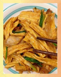 腐竹炒肉的家常做法_家常炒腐竹，营养美味易做