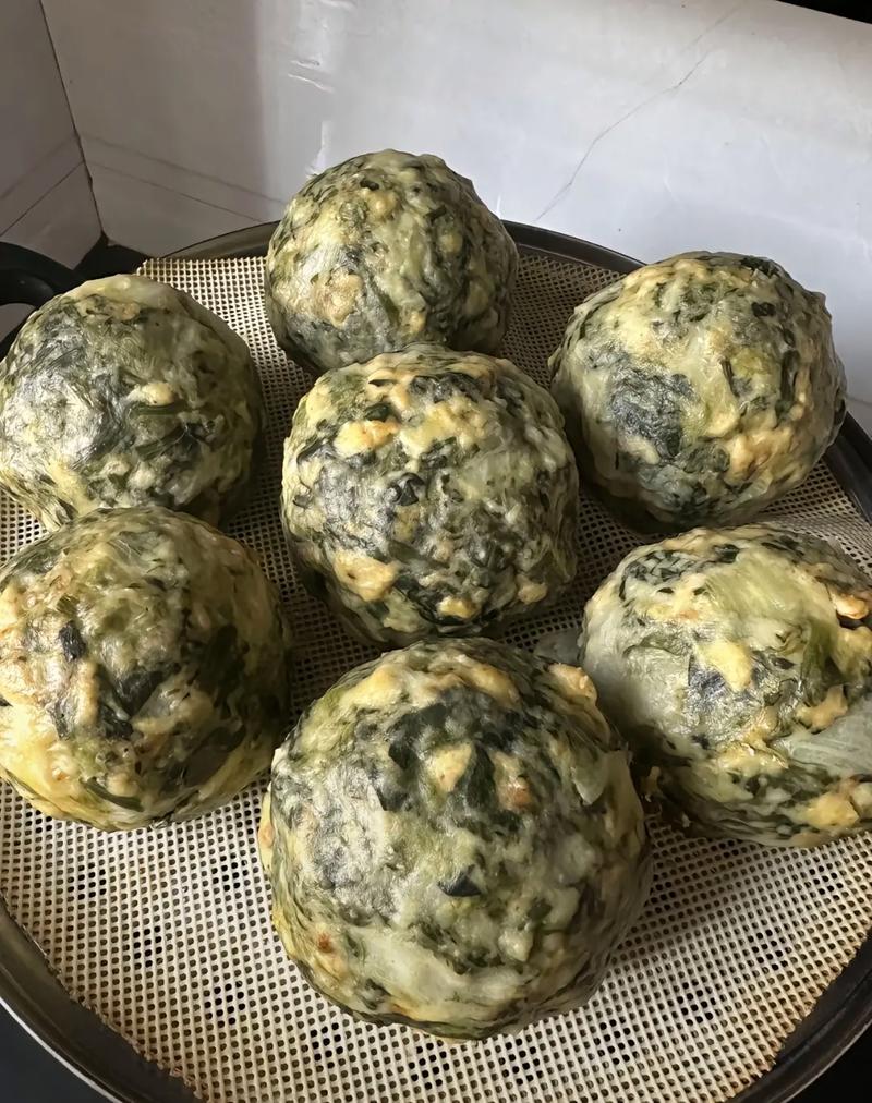 老式菜团子的制作方法_玉米野菜菜团子，地道北方家常味！