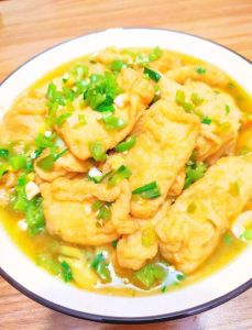 青椒嫩豆腐的做法大全_小火慢煎嫩豆腐，外焦里嫩香可口