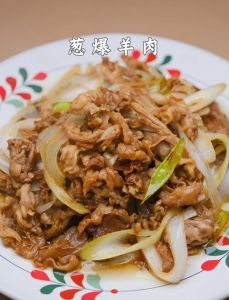 洋葱爆羊肉家常做法_洋葱爆羊肉，鲜香辣嫩家常菜！
