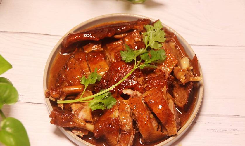 酱油鸭的家常简单做法_煎炸爆香慢炖收汁,火候调味是关键! 酱油鸭的家常简单做法_煎炸爆香慢炖收汁,火候调味是关键!