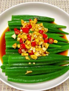 清炒秋葵的做法步骤图_蒜香虾仁炒秋葵，清爽减脂又美味