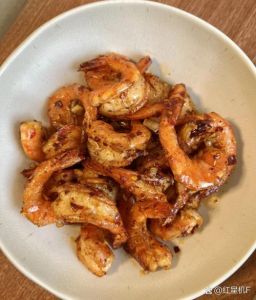 油炸虾子的做法_选虾挂糊控油，外酥里嫩！