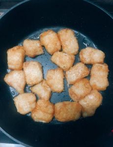 鱼柳是怎么制作的_鱼柳怎么做？鲜嫩香脆家常菜