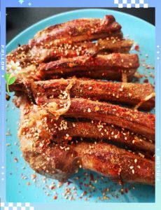 烤箱版烤羊排的做法_锡纸烤羊排，锁水多汁超美味！