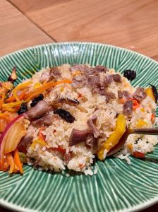 新疆羊肉抓饭的做法_简单又香浓的家常做法