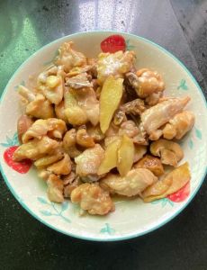 正宗香菇滑鸡的做法_香菇滑鸡，滑嫩美味，简单易做