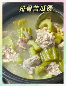 苦瓜炖排骨汤的做法_清爽解腻，先苦后甜！