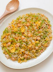 炒饭虾仁和火腿做法_咖喱虾仁炒饭，简单美味家常菜！