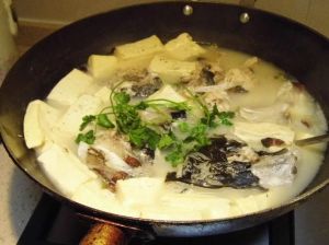 大头鱼炖豆腐的做法_大头鱼豆腐汤，鲜嫩美味家常菜