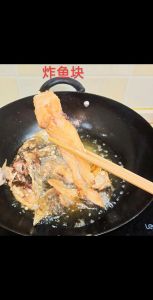 怎样炸鱼块家常做法_家常炸鱼块，外酥里嫩这样做