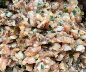 猪肉香菇包子馅做法_猪肉香菇包子，肥瘦相间，鲜香暄软，家常美味！