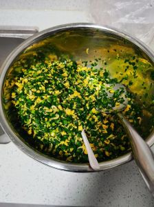 韭菜虾皮鸡蛋饺子馅的做法_韭菜虾皮鸡蛋饺，家常美味简单做