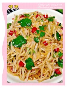 腌胡萝卜丝的做法_红萝卜炒肉丝鲜香秘诀，腌甜脆酱香！