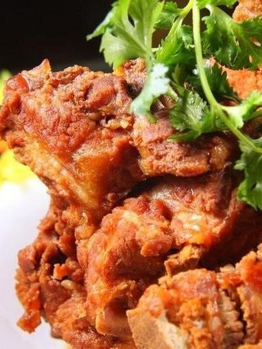 啤酒大骨头的做法_啤酒炖大骨，酱香软烂味浓