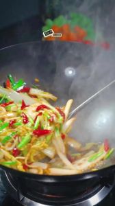 醋溜大白菜家常做法_醋溜大白菜，酸辣脆爽家常菜！