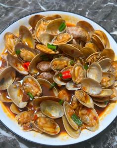 爆炒麻辣花蛤的做法_花蛤吐沙技巧与鲜美做法