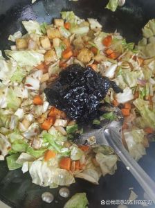 韩国春酱制作方法_黑豆熬制春酱，拌饭炒菜皆宜