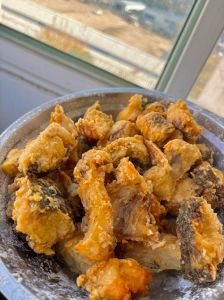 家常油炸鱼块的做法_金黄酥脆炸鱼块，腌炸有绝招