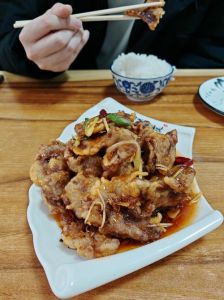 清真的锅包肉用什么肉做的_清真新吃法，酥脆鲜嫩显层次