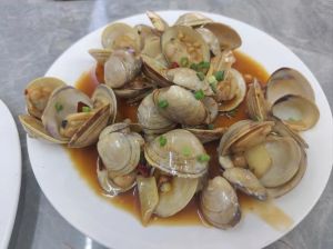 花甲水开煮几分钟_花甲煮5-8分钟熟透，新鲜泡半小时吐沙