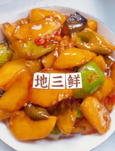 地三鲜有什么菜组成_东北地三鲜，土豆茄子青椒炖着香！