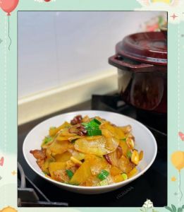 土豆片炒肉要不要焯水_土豆片炒肉，焯水脆嫩有诀窍