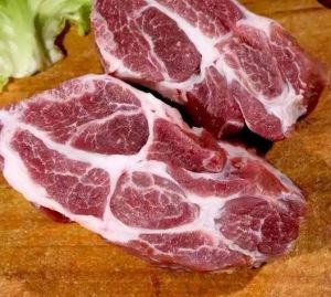 梅头肉就是猪脖子肉吗_紧实香润，营养美味