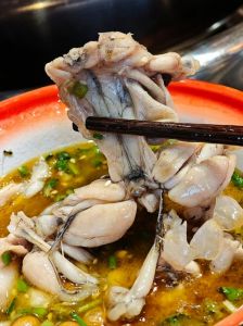 水煮牛蛙煮几分钟_水煮牛蛙40分钟杀虫，看颜色判断熟透