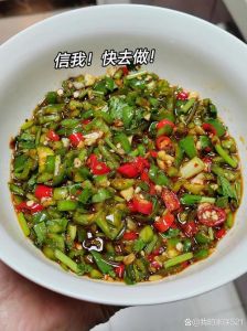 腌油辣子的做法图片_新疆油辣子腌法，辣椒胡萝卜包菜，调料入味好滋味！