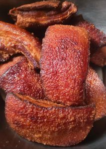 炸扣肉皮擦什么才起泡_扎孔密蜜水涂油温准冷水泡