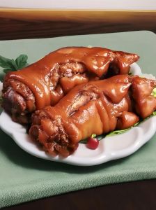 酱猪蹄的做法_色香味俱全，传统美味！