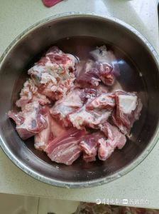 羊腿的做法步骤图解_红烧羊小腿烤小羊腿做法外焦里嫩