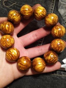 柳柳什么颜色最贵的_颜色纹理看档次，真伪鉴别有讲究