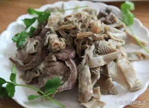 羊杂里有羊肉吗_羊杂是羊内脏，营养丰富，是特色小吃