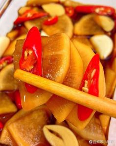 脆萝卜的家常做法_秋冬脆萝卜，酸辣开胃家常菜